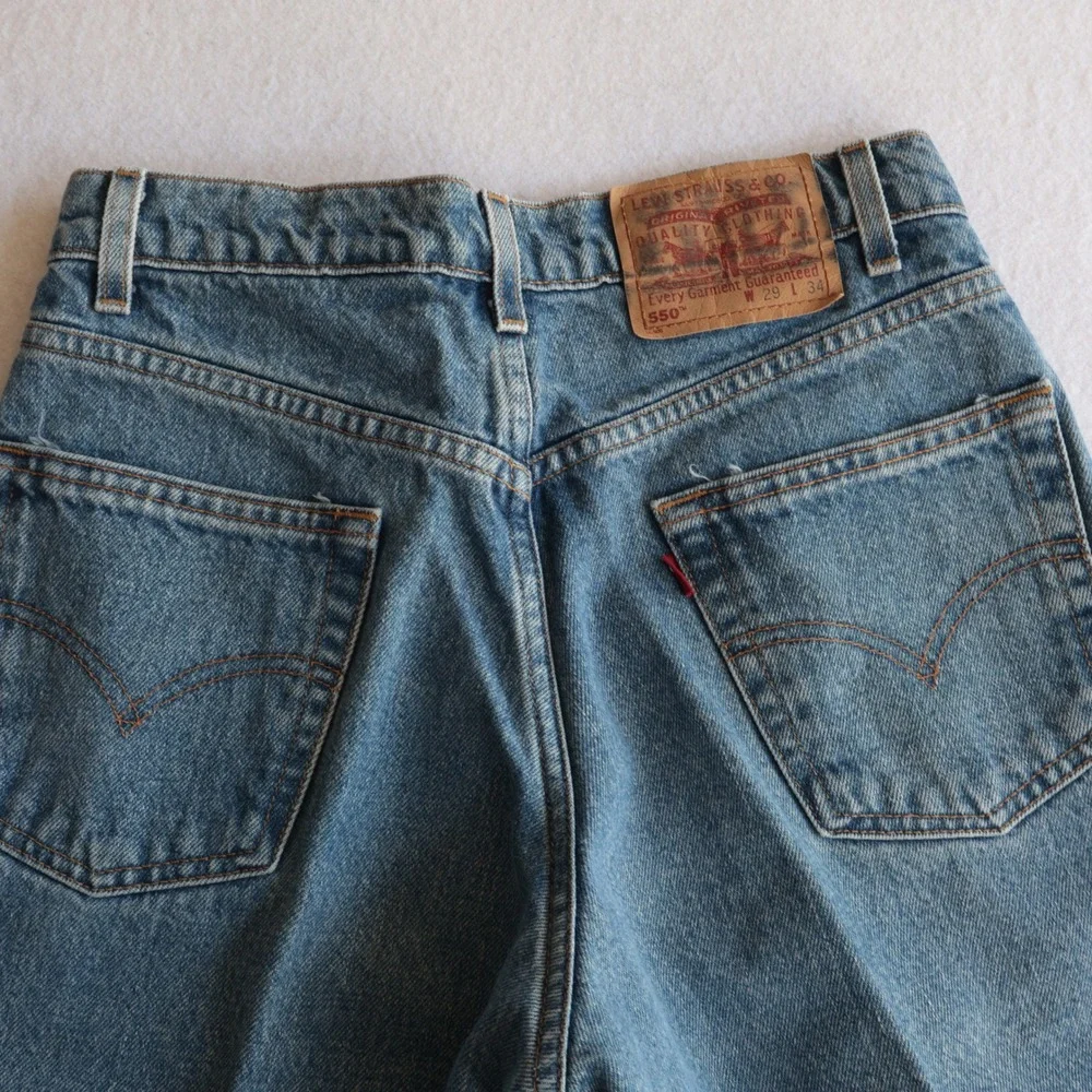 Vintage 90s Levis 550 Relaxed Fit Tapered Leg Blue Jeans 29x34 (Fits 26x33.5)